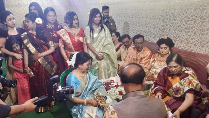 ফের বিয়ে হলো ৬ ভাই-বোনের, বাসর সাজালো নাতি-নাতনিরা