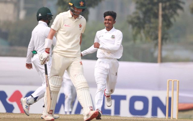 আল-আমিন-তানজিদের ব্যাটে উচিত জবাব দিচ্ছে বাংলাদেশ