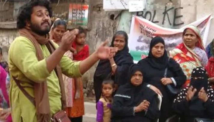 মাঝপথে গাড়ি থামিয়ে যাত্রীকে পুলিশে দিলেন উবার চালক