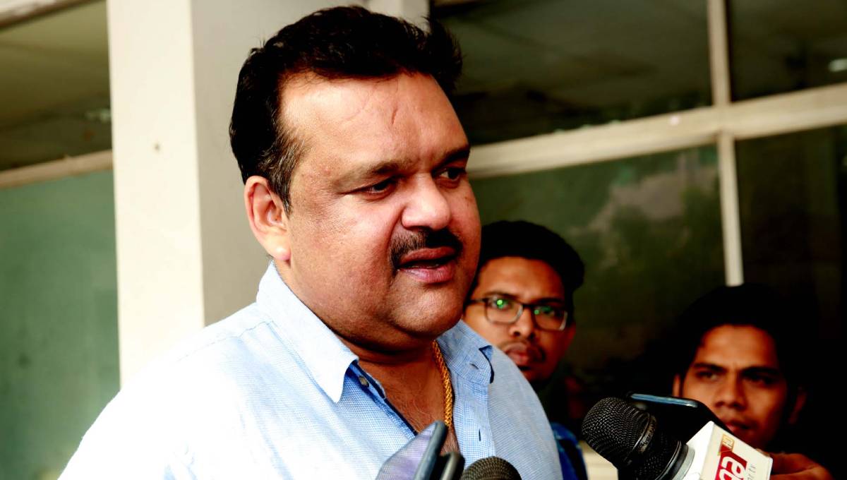পদচ্যুত হচ্ছেন আকরাম খান
