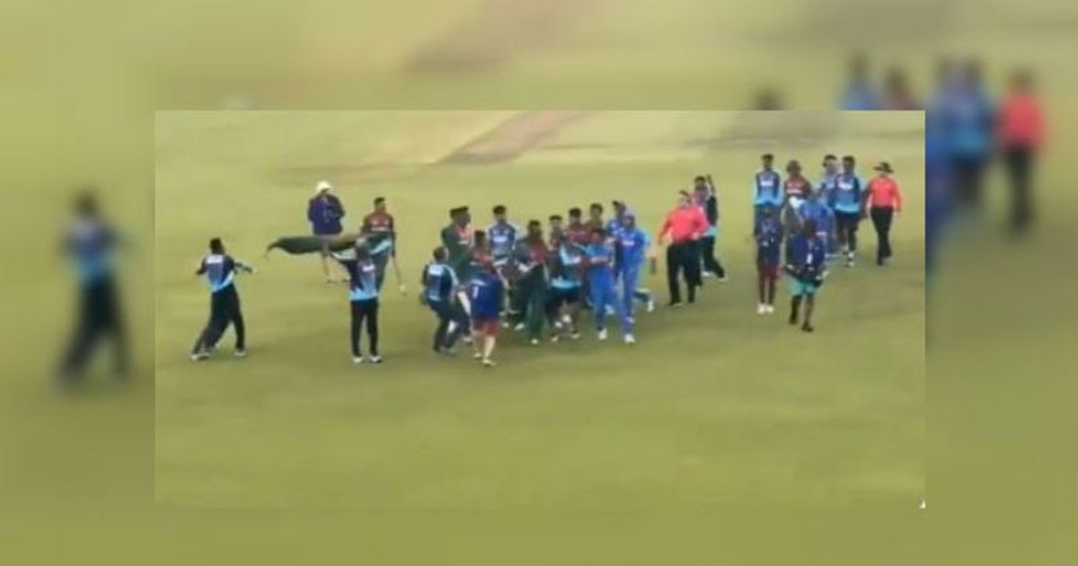 বাংলাদেশের পতাকা কেড়ে নেয় ভারতীয় ক্রিকেটার, ম্যাচ শেষে যা ঘটেছিলো