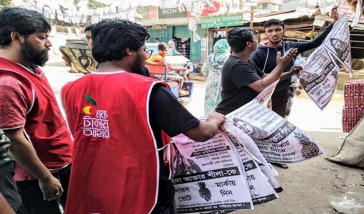 ফেলনা পোস্টারে তৈরি হবে এতিম শিশুদের লেখার খাতা