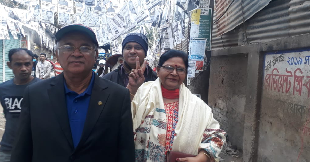 ঢাকা সিটি নির্বাচন : ইভিএমে ভোট দিয়ে খুশি ভোটাররা
