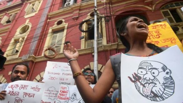 বিক্ষোভের মুখে অনড় অমিত শাহ