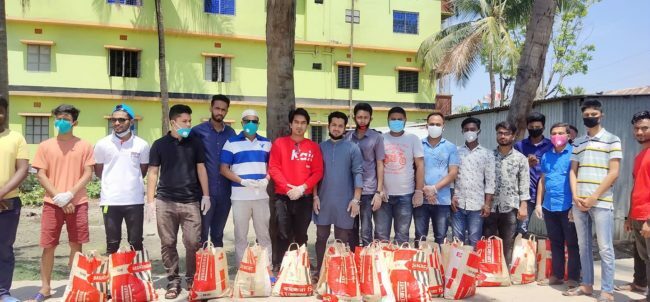 কালীগঞ্জে ৫০টি পরিবারের সহযোগীতায় এগিয়ে এলো ছাত্রলীগ