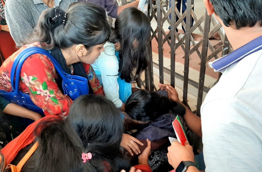 কুবিতে আমরণ অনশনে বসে ১ শিক্ষার্থী অসুস্থ