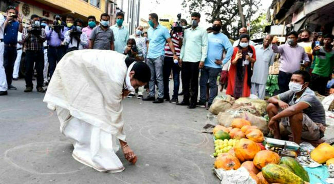 করোনা তহবিলে মমতার ১০ লক্ষ দান!