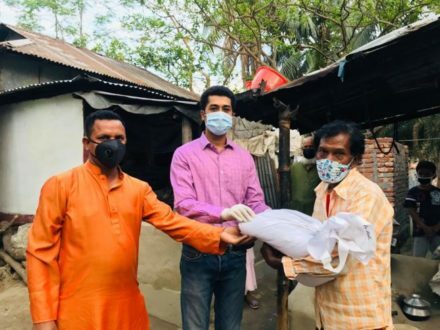 ইউএনও’র দেয়া খাদ্যসামগ্রী গেল ঋষি ও হিন্দু পল্লীতে