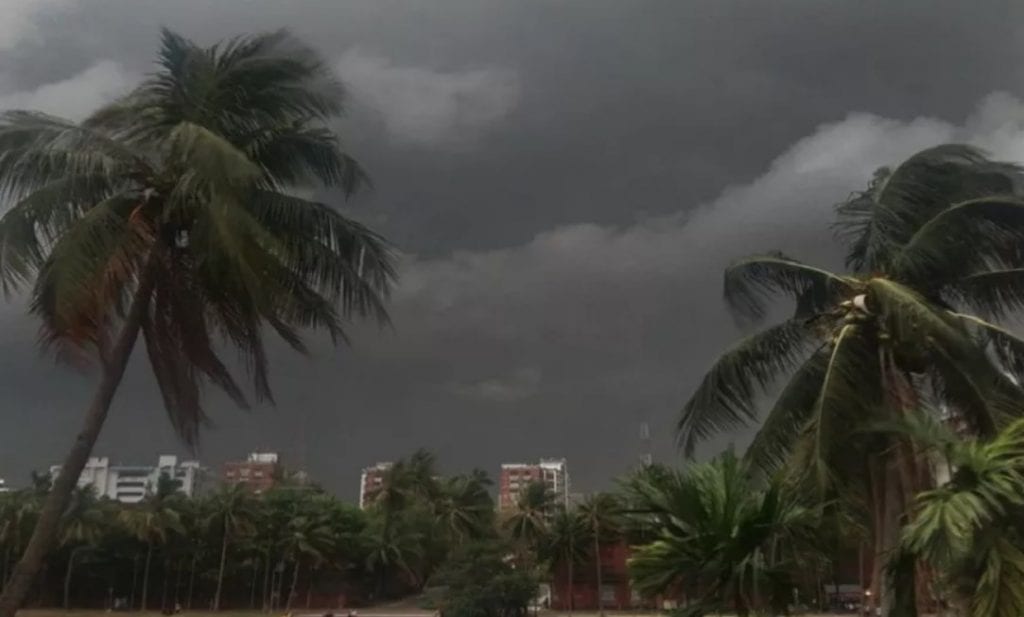 ধেয়ে আসছে বছরের প্রথম কালবৈশাখী ঝড়