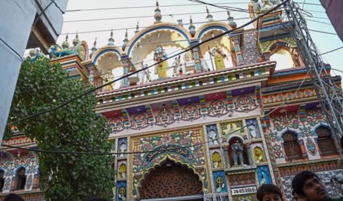 দিল্লিতে অনন্য নজির স্থাপন, মন্দির পাহারায় মুসলিমরা মসজিদে হিন্দুরা