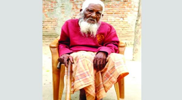 বিশ্বের সবচেয়ে বয়স্ক মানুষ নওগাঁর আমীন উদ্দীন!