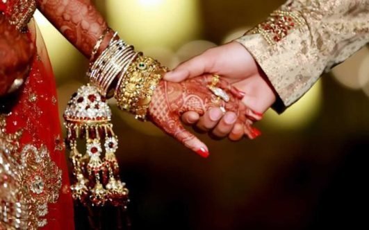 নববধূ নিয়ে ঘুরে বেড়ানো সেই প্রবাসীকে খুঁজছে স্বাস্থ্য বিভাগ