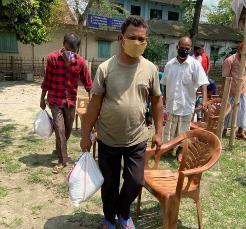 পঞ্চগড়ের কর্মহীন মানুষকে খাদ্যসামগ্রী দিল রংপুর বিভাগ সমিতি, ঢাকা