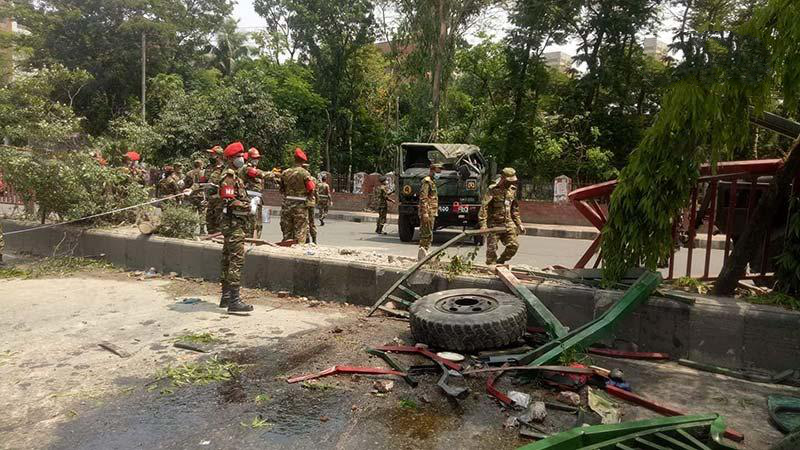 রাজধানীতে দুর্ঘটনার কবলে সেনাবাহিনীর লরি, আহত ২০