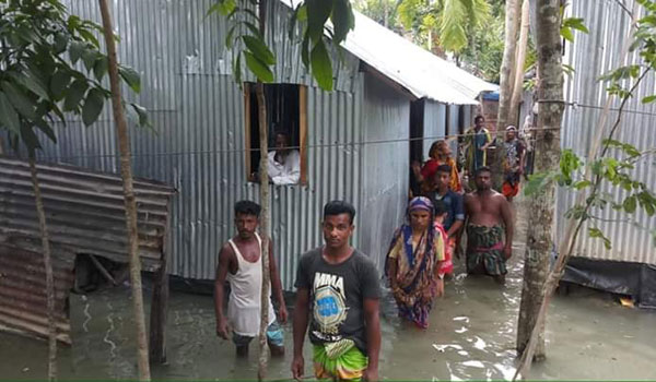 আম্ফানের তাণ্ডব, যেখানে ৩০ গ্রাম এখনও পানিবন্দি