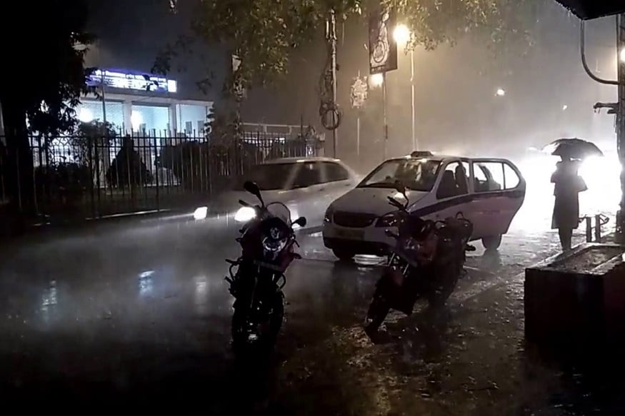 আরও কাছে আম্ফান, কলকাতায় ১৩০ কিলোমিটার বেগে ঝড়