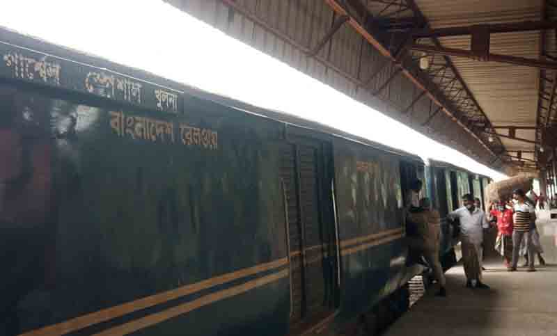 চিলাহাটি-খুলনা রুটে পণ্যবাহী ট্রেনের যাত্রা শুরু