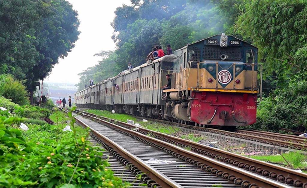ট্রেনের সব টিকিট অনলাইনে, বাড়ছে না ভাড়া