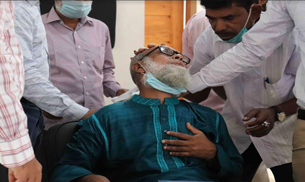 মসজিদে টাকা বিতরণ অনুষ্ঠানে অসুস্থ হয়ে পড়লেন ইফার উপ-পরিচালক