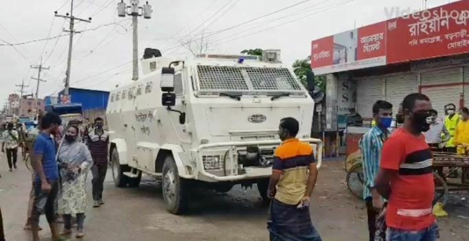 গাজীপুরে পোশাক শ্রমিকদের মহাসড়ক অবরোধ বিক্ষোভ
