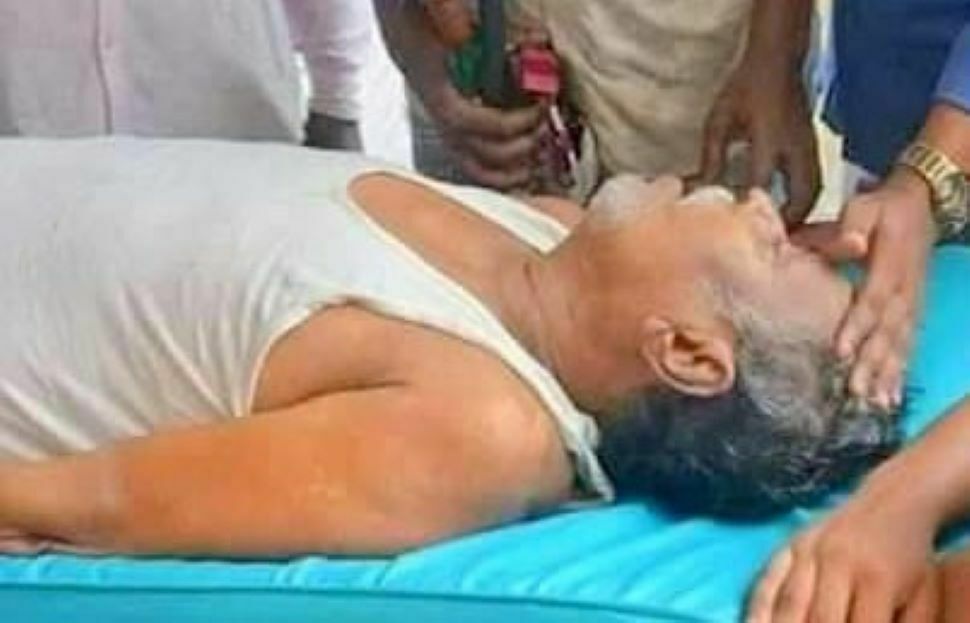 ৪ হাসপাতালে ঘুরেও মেলেনি চিকিৎসা, পথেই স্কুলশিক্ষকের মৃত্যু