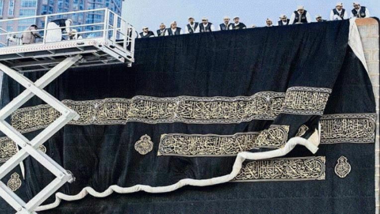 কাবার গিলাফ বদলানো হবে আজ