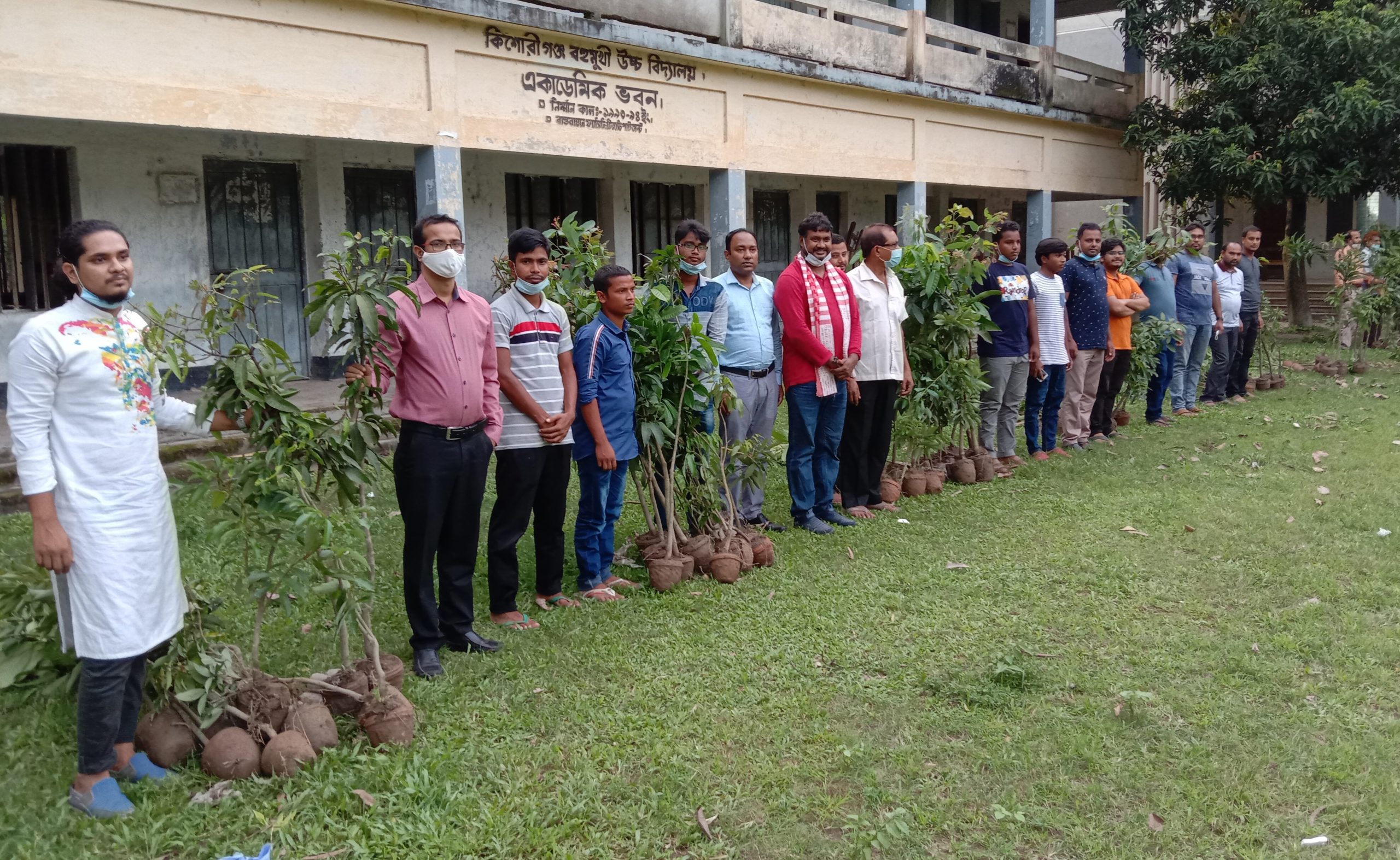 ১০টি সামাজিক সংগঠনকে গাছের চারা দিল ‘নান্দনিক কিশোরগঞ্জ গড়ি’ প্লাটফর্ম