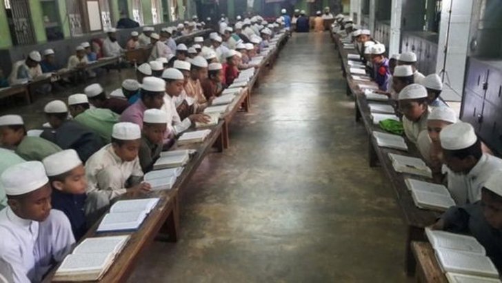মন্ত্রিসভায় সিদ্ধান্ত: ডিগ্রি-মাস্টার্স পরীক্ষা নিতে পারবে কওমি মাদরাসা