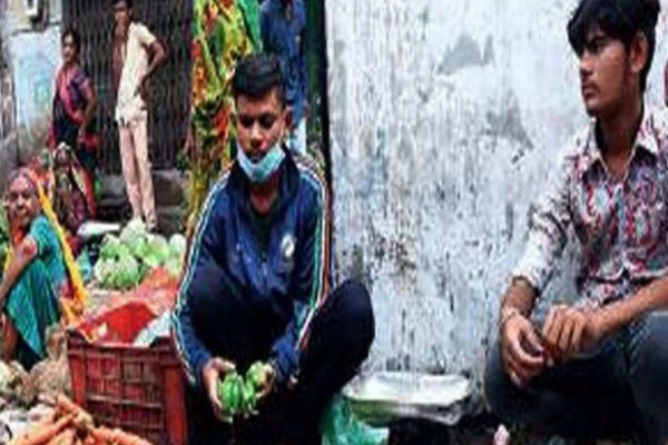 সংসার চালাতে এখন সবজি বিক্রি করেন বিশ্বকাপজয়ী ক্রিকেটার