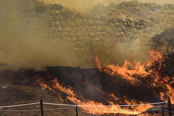 গ্রিসে সভ্যতার এলাকায় দাবানল, সঙ্কটে ব্রোঞ্জ যুগের স্থাপত্য