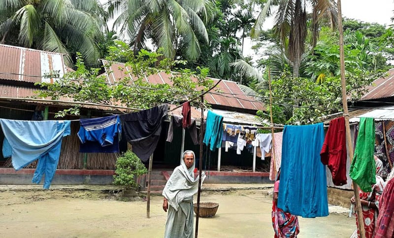 বাসর ঘরে হামলা, দুর্বৃত্তদের কাণ্ড