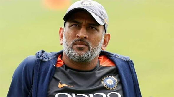 অবসরের ঘোষণা দিলেন ধোনি