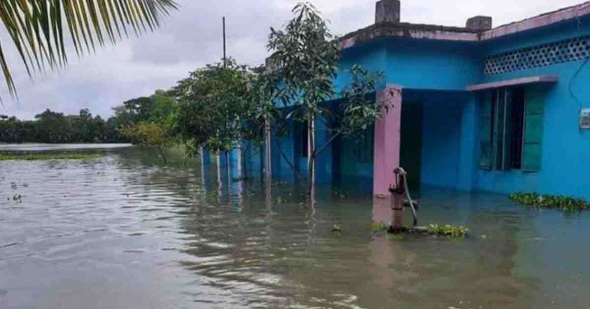 লক্ষ্মীপুরে বন্যায় চরম দুর্ভোগে লক্ষাধিক মানুষ