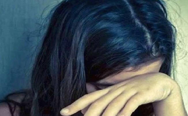 নিজের অন্তঃসত্ত্বা মেয়েকে বিক্রি করলেন বাবা-মা