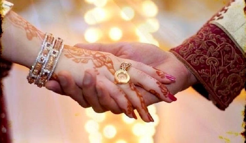প্রেমিকের হাত ধরে পালিয়েছে ৪ সন্তানের জননী