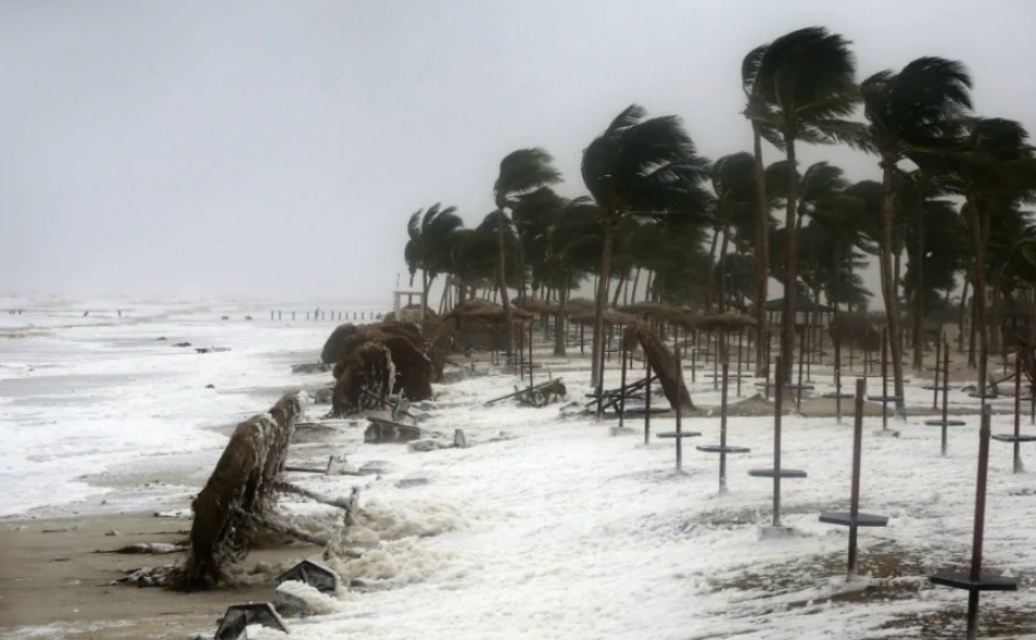 দেশের ১৯ অঞ্চলে ৬০ কিলোমিটার বেগে ঝড়ের শঙ্কা