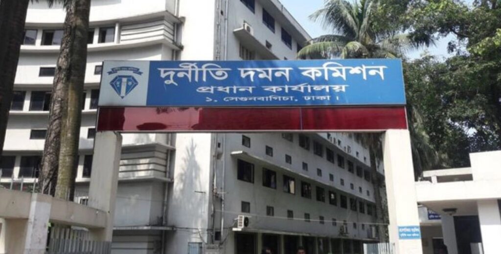 দুদকের ‘ভুয়া কমিশনার’ গ্রেফতার