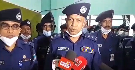 নোয়াখালীর নির্যাতিত নারীর সঙ্গে দেখা করলেন চট্টগ্রাম রেঞ্জের ডিআইজি