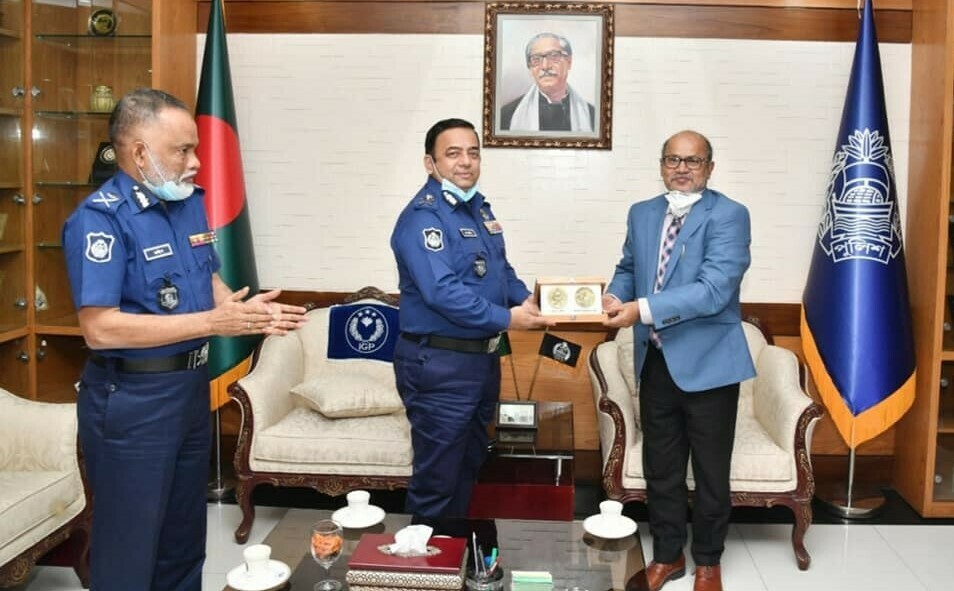 আইজিপি’র সঙ্গে অ্যাটর্নি জেনারেলের সৌজন্য সাক্ষাৎ