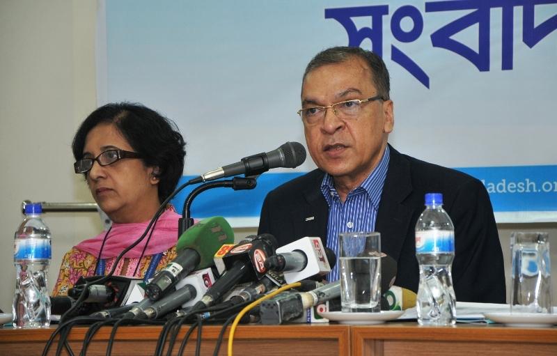 নগদ ২৫০০ টাকা সহায়তা পেতে গড়ে ২২০ টাকা ঘুষ দিতে হয়েছে: টিআইবি