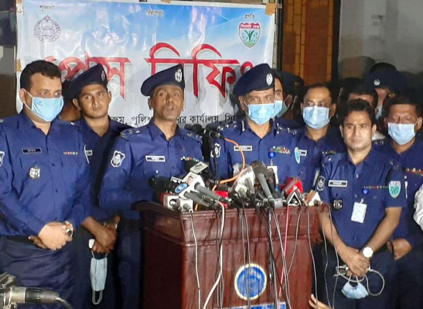 আকবরের যে সহযোগীকে খুঁজছে পুলিশ