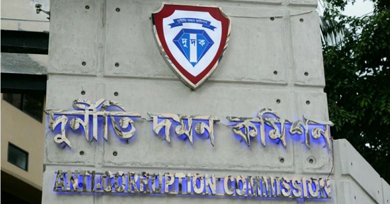 আড়াই হাজার কোটি টাকা পাচার, জড়িত শতাধিক ব্যক্তি: দুদক