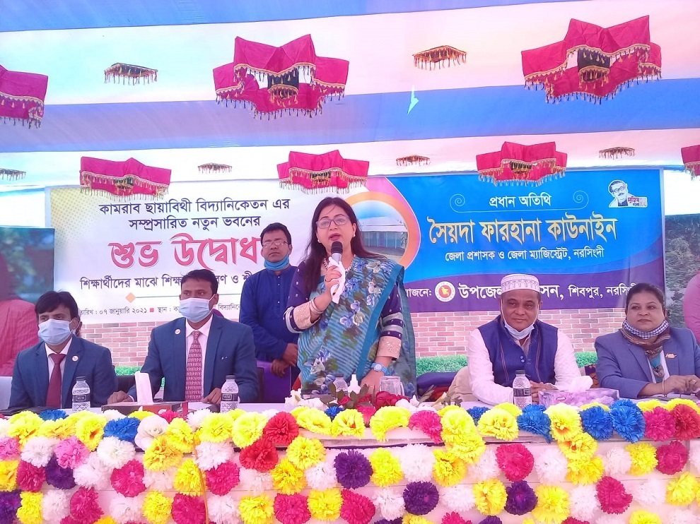 শিবপুরে ভূমি ও গৃহহীন পরিবার পুনর্বাসন কার্যক্রম পরিদর্শনে জেলা প্রশাসক