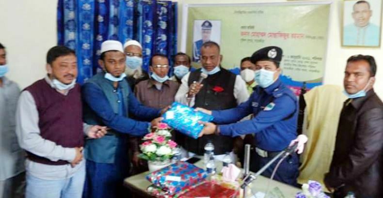 টানা ৪০ দিন ফজরের নামাজ পড়ে সম্মাননা পেলেন ১০ মুসল্লি
