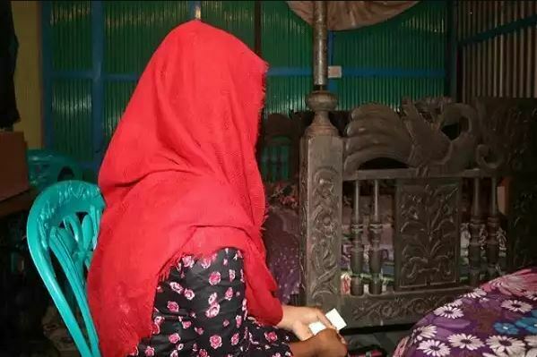বিয়ের দাবিতে তিনদিন ধরে প্রেমিকের বাড়িতে কলেজছাত্রী