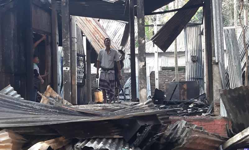 ইউনিয়ন পরিষদ কার্যালয় আগুনে পুড়ে ছাই, ১০ লাখ টাকার ক্ষতি