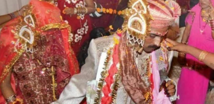 ৪ যুবকের সঙ্গে কিশোরীর প্রেম, মীমাংসা হলো লটারিতে!