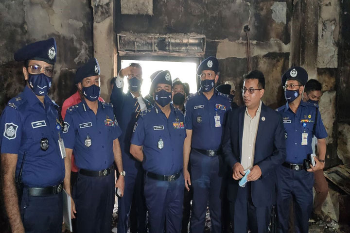 ব্রাহ্মণবাড়িয়ায় ক্ষতিগ্রস্ত স্থাপনা পরিদর্শন করলেন আইজিপি