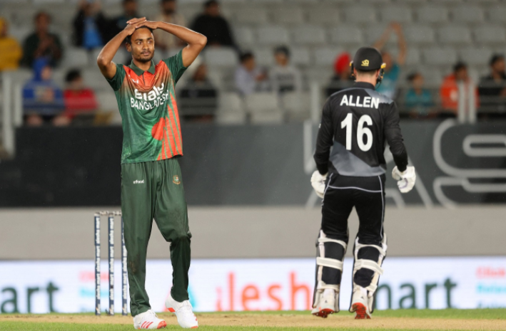 নিউ জিল্যান্ডের ব্যাটিং তাণ্ডব: জয়ের জন্য ১০ ওভারে বাংলাদেশের চাই ১৪২