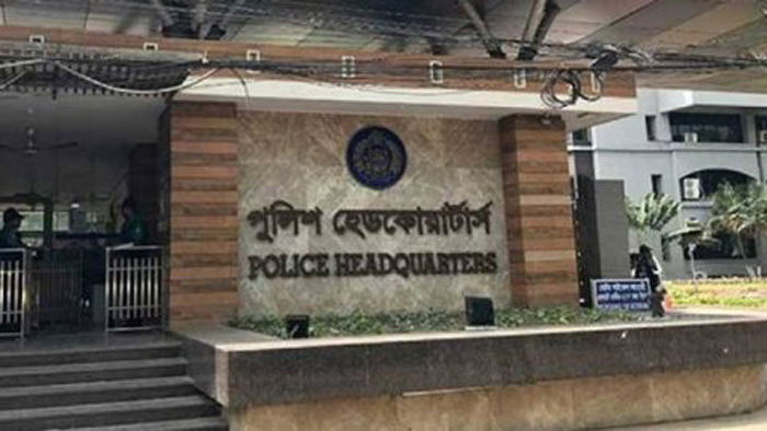 মেডিকেল ছাত্রীর পাশে দাঁড়ালো পুলিশ